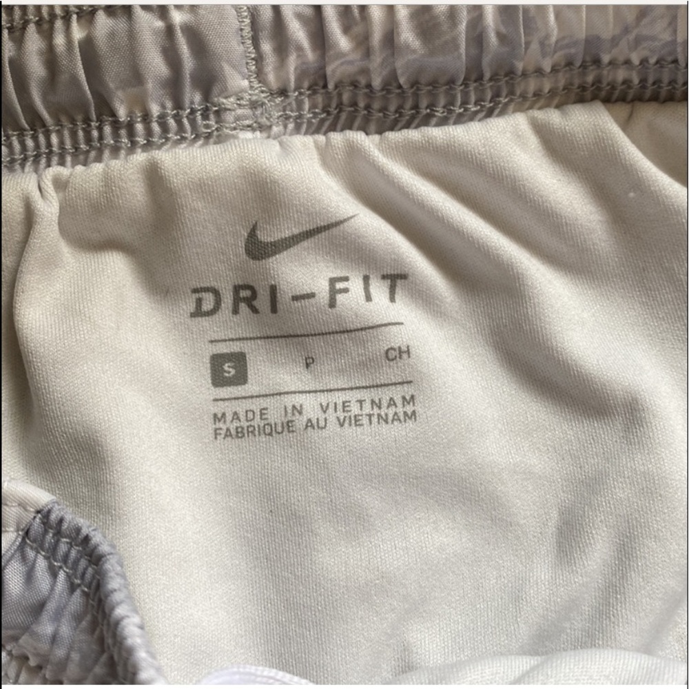 Nike girls athletic shorts size small! - Picture 5 of 6